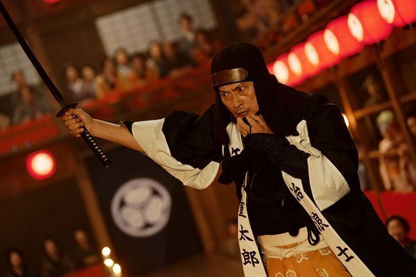 柄本佑、渡辺謙、長尾謙杜が魅せる、江戸歌舞伎の香りただよう秀逸なミステリー『木挽町のあだ討ち』──【おとなの映画ガイド】