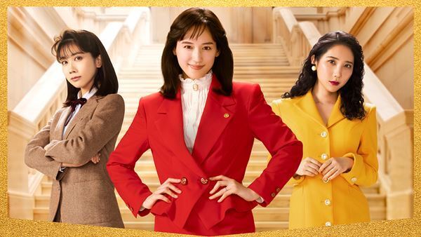 綾瀬はるかが赤スーツで法廷に！ 映画『ファーストボイス』登場人物たちを捉えた場面写真8点公開