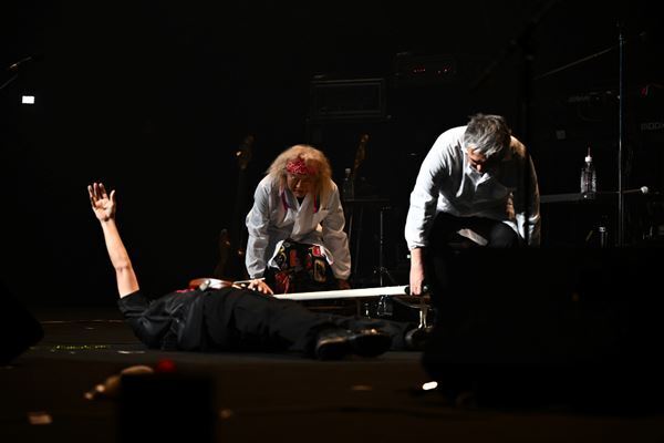 中高年パワー全開！ 爆風スランプ40周年ツアー最終日をレポート「再会はまたいつの日か、あの場所で」