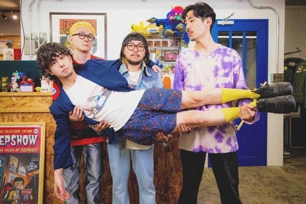 DENIMS、初のプレミアム・アコースティックライブ開催　メンバー3人のソロ弾き語りも