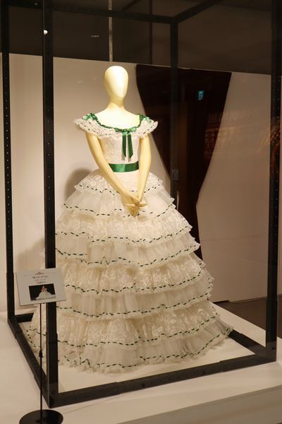 「帝国劇場展」開幕！　井上芳雄・森公美子が語る帝劇の思い出と展覧会みどころ