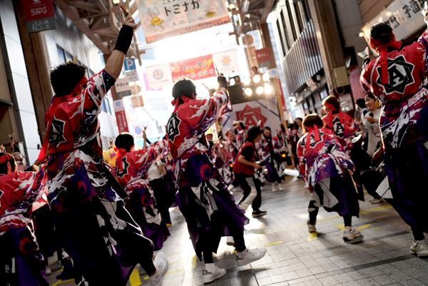 THE ALFEEの「メリーアン」が高知の街を駆ける　よさこい組『美麗乱舞祭』が祭りに参加