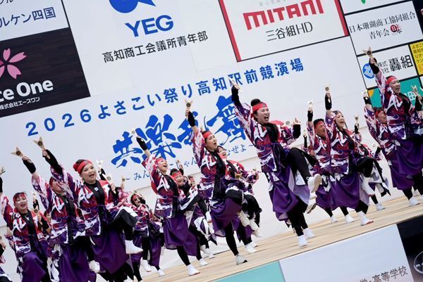 THE ALFEEの「メリーアン」が高知の街を駆ける　よさこい組『美麗乱舞祭』が祭りに参加