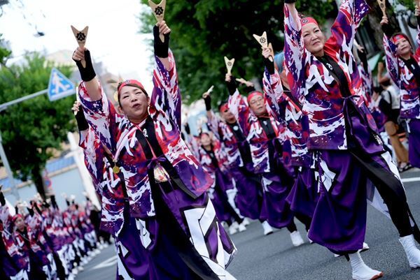 THE ALFEEの「メリーアン」が高知の街を駆ける　よさこい組『美麗乱舞祭』が祭りに参加
