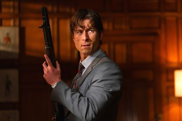 グレン・パウエル主演『大富豪になるための正しい殺し方』公開決定　特報映像も公開