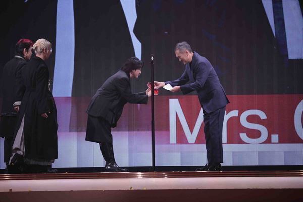 サカナクションが8冠　Mrs. GREEN APPLE、Fujii Kaze、HANAらが主要賞受賞『MUSIC AWARDS JAPAN 2026』