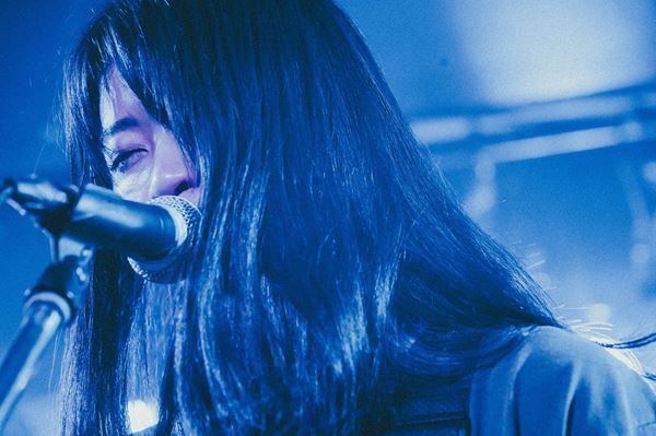 【the neverminds ライブレポート】東京で交わした“視界の断片”　2年ぶりの来日ツアー、灼熱の下北沢ERAで描いたシネマティックな音像