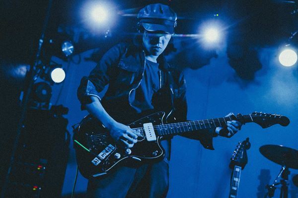 【the neverminds ライブレポート】東京で交わした“視界の断片”　2年ぶりの来日ツアー、灼熱の下北沢ERAで描いたシネマティックな音像