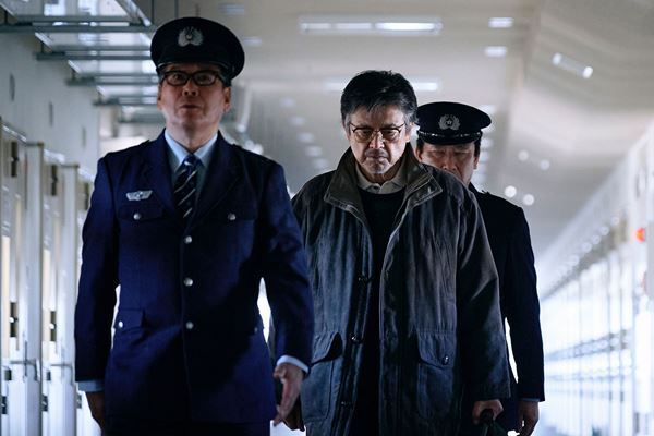 松村北斗×今田美桜『白鳥とコウモリ』豪華キャストが共演する場面写真9点が一挙公開