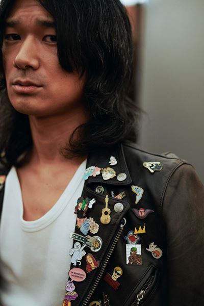【a flood of circle・佐々木亮介インタビュー】結成20周年・初の武道館＆ベスト盤『革命未遂の蝶が見る夢』を通じて明かされた、バンドが示す新たなロックの形