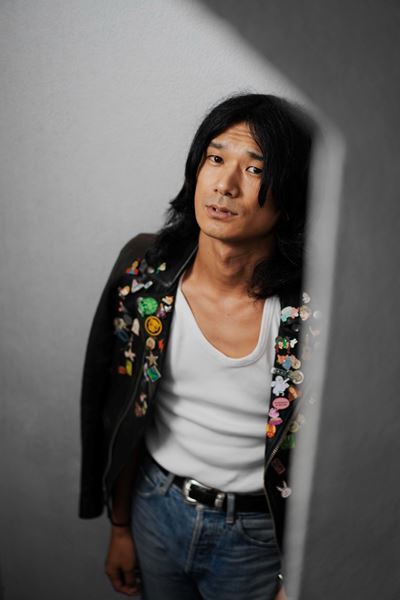 【a flood of circle・佐々木亮介インタビュー】結成20周年・初の武道館＆ベスト盤『革命未遂の蝶が見る夢』を通じて明かされた、バンドが示す新たなロックの形