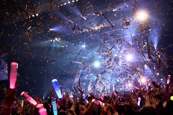 日本のロックバンド史上初のライブ通算3000本を達成！当日は高見沢俊彦の72歳誕生日でWアニバーサリー