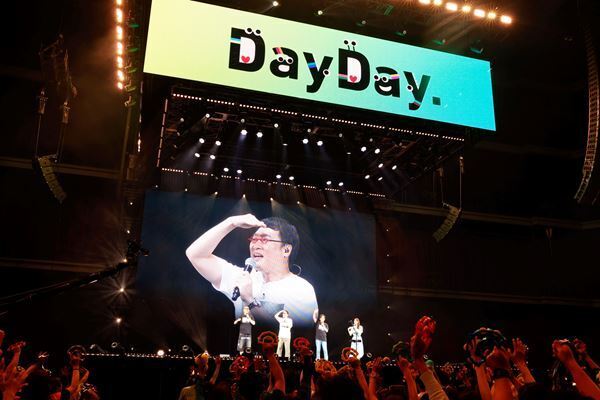 ゆず、Kアリーナ横浜で『DayDay.』チームと共演　「ニュービギニング」をサプライズ披露