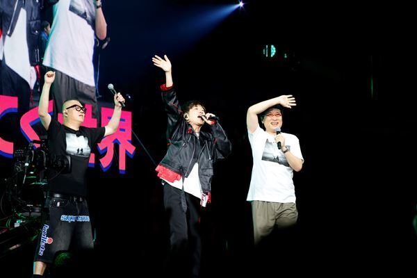 ゆず、Kアリーナ横浜で『DayDay.』チームと共演　「ニュービギニング」をサプライズ披露