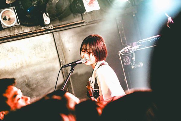 つきみ、愛と衝動を鳴らしたツアー初日 Conton Candyと作り上げた“ライブハウスという居場所”