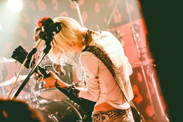 つきみ、愛と衝動を鳴らしたツアー初日 Conton Candyと作り上げた“ライブハウスという居場所”