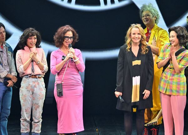 劇団四季ミュージカル『バック・トゥ・ザ・フューチャー』原作映画キャストがカーテンコールに登場「エレガントで素晴らしかった」