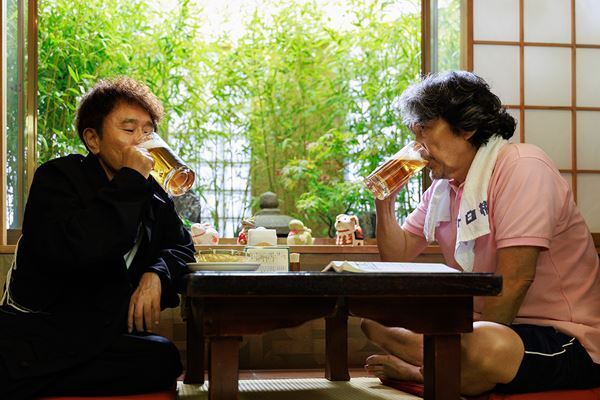 Netflix『俺のこと、なんか言ってた？』メイン予告＆キーアート解禁　宮藤官九郎×横山剣による劇中曲も