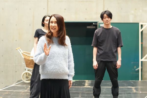 木下晴香の歌声が響く！ 音楽劇『コーカサスの白墨の輪』稽古場レポート＆トレーラー映像が到着