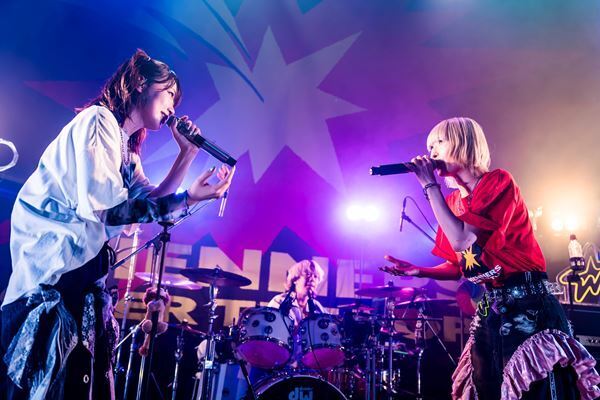 Wienners、新体制で踏み出した『OVER THE TOP TOUR 2026』　藤咲彩音＆眉村ちあきと鳴らした新たな旅の号砲