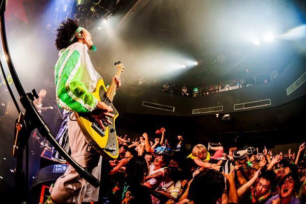 Wienners、新体制で踏み出した『OVER THE TOP TOUR 2026』　藤咲彩音＆眉村ちあきと鳴らした新たな旅の号砲
