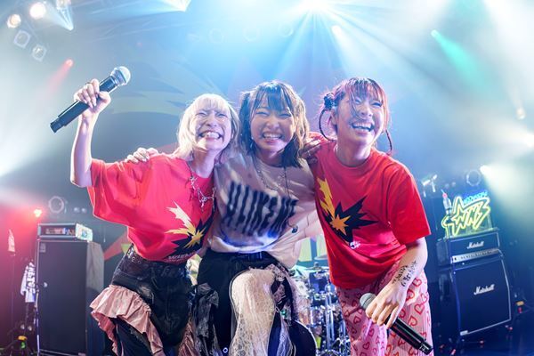 Wienners、新体制で踏み出した『OVER THE TOP TOUR 2026』　藤咲彩音＆眉村ちあきと鳴らした新たな旅の号砲