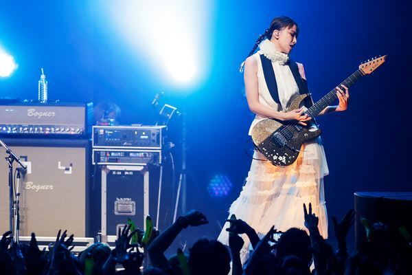 【TETSUYA & Like-an-Angelライヴ特集 PART1】TETSUYA、ヴォーカルとベースの二面性で魅了──音楽人生の全てを見せた〈「TETAUYA BIRTHDAY CELEBRATION」LIVE 2025“THANK YOU”〉 1st＆2ndライヴ全網羅レポート