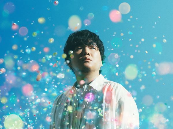 秦 基博、メジャーデビュー20周年イヤー突⼊　ドラマ『未来のムスコ』の主題歌「ポケットに魔法を⼊れて」配信リリース決定