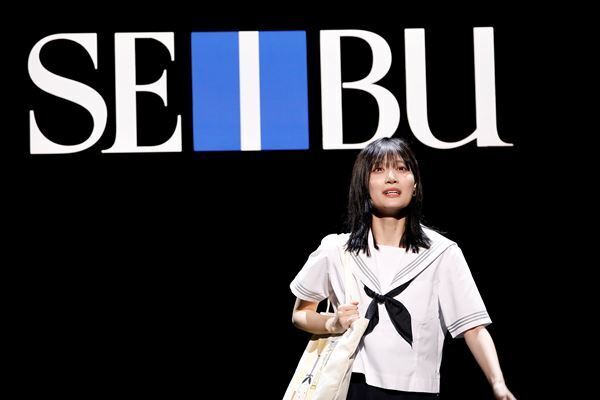 山下美月×藤野涼子が極上のコンビ感！ 滋賀・大津の名所も再現された舞台『成瀬』が開幕