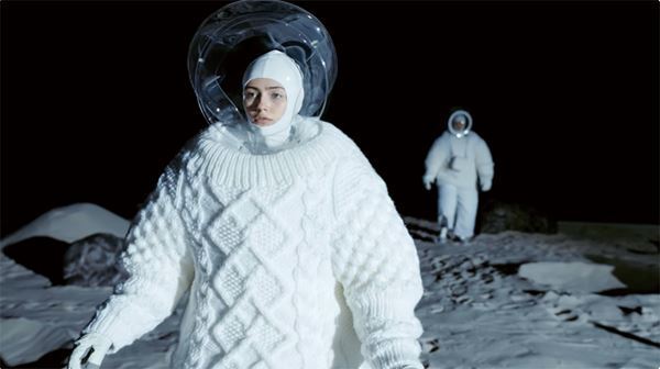 『ミッション∞インフィニティ』東京都現代美術館で　ダイナミックなインスタレーションで可視化される量子宇宙の世界