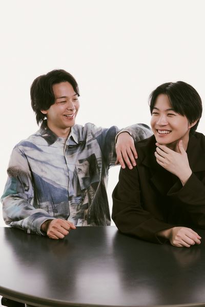 “失敗はしたほうがいい”中村倫也×神木隆之介が語る、人生と正解の距離