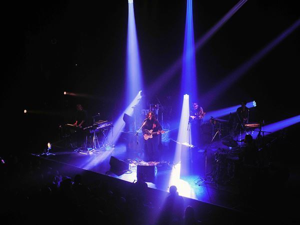 ROTH BART BARON が描いた“青”の軌跡 ーー 三船雅也が曝け出した現在地と真価を刻んだツアー最終公演をレポート