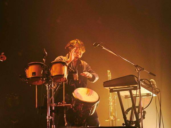 ROTH BART BARON が描いた“青”の軌跡 ーー 三船雅也が曝け出した現在地と真価を刻んだツアー最終公演をレポート