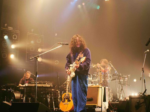 ROTH BART BARON が描いた“青”の軌跡 ーー 三船雅也が曝け出した現在地と真価を刻んだツアー最終公演をレポート