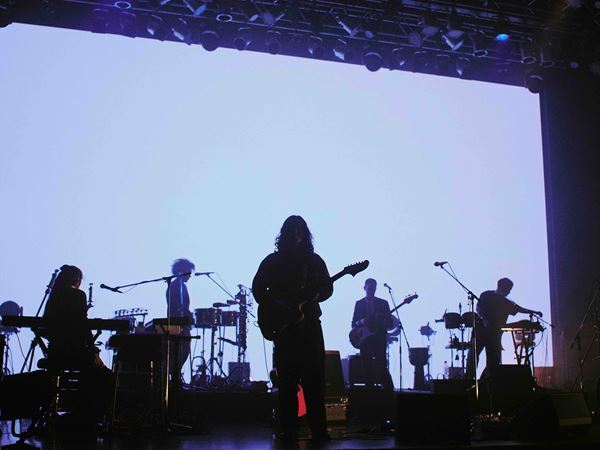 ROTH BART BARON が描いた“青”の軌跡 ーー 三船雅也が曝け出した現在地と真価を刻んだツアー最終公演をレポート