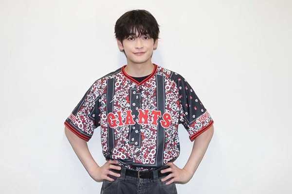 高橋文哉が東京ドーム始球式で圧巻のノーバン投球！ 映画『ブルーロック』をアピール