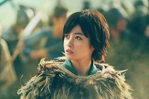 王騎の矛を握る信の姿も！『キングダム 魂の決戦』秦軍vs合従軍の場面写真12点一挙公開