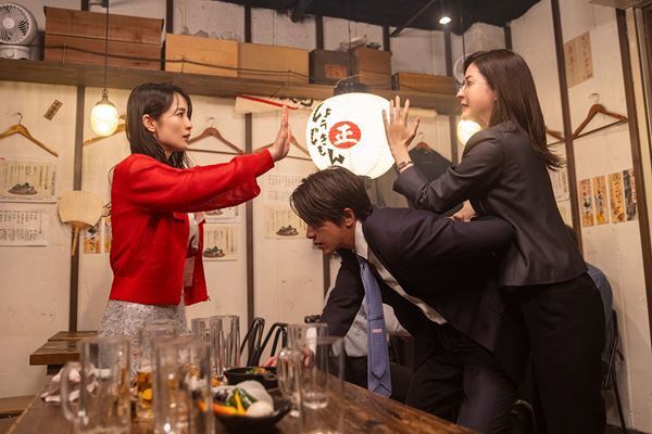 山下智久主演映画『正直不動産』ドラマシリーズから続投するキャスト陣の新場面写真が公開