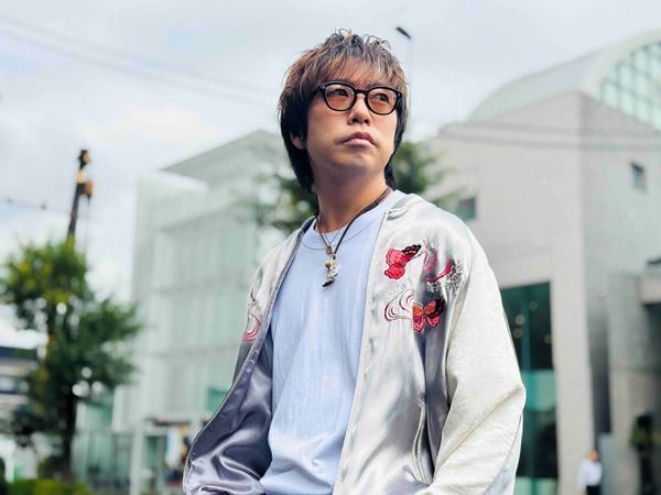 高橋優、メジャーデビュー15周年記念ベスト・アルバム『自由悟然』トレーラー映像公開