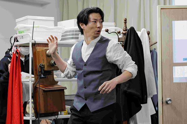 ミュージカル『最後の事件』稽古場レポート到着　3名のドイルと3名のホームズによる9通りの化学反応