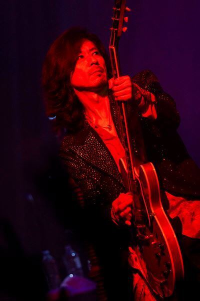BUCK∞TICK、星野英彦還暦ライブでJがサプライズ出演　「あっちゃん、ヒデが還暦だってよ」胸を打つ一夜【オフィシャルレポート】