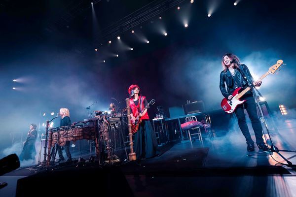 BUCK∞TICK、星野英彦還暦ライブでJがサプライズ出演　「あっちゃん、ヒデが還暦だってよ」胸を打つ一夜【オフィシャルレポート】