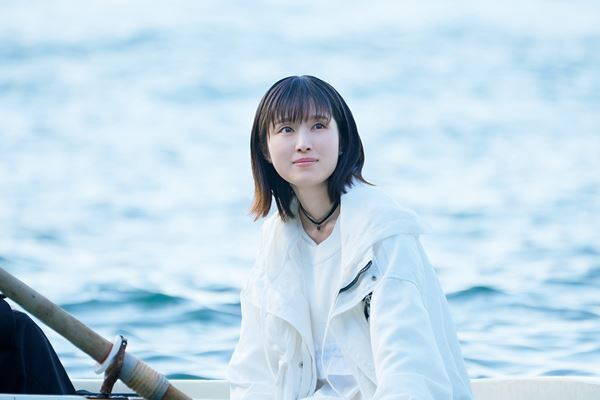 西畑大吾×福本莉子『時給三〇〇円の死神』新たな場面写真公開　儚げ表情＆キュートな笑顔も