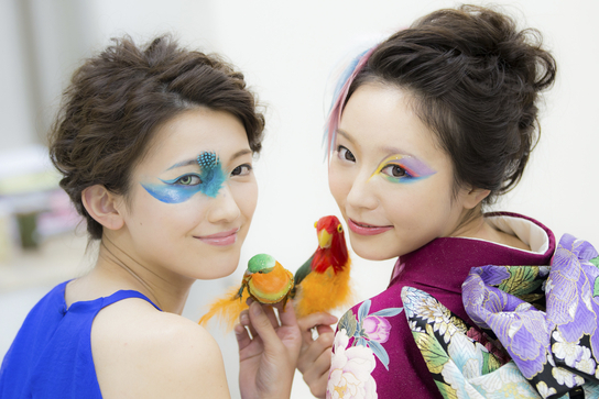 今年の年賀状は「うっトリ」するような鳥メイクでオシャレに