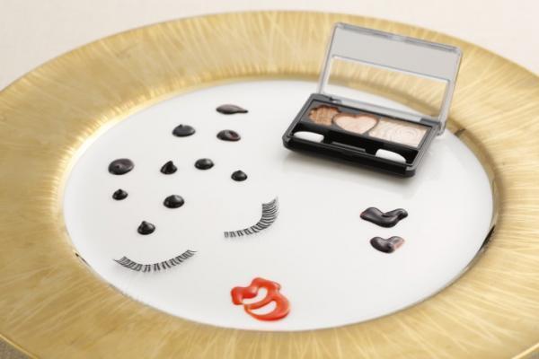 コスメをお皿でサーブ！豪華で楽しいメイクアップレストラン