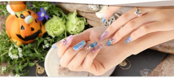 秋を感じて、大人の「秋ネイル」を楽しんでみてはいかが？