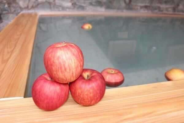 いい(11)りんご(5)の日にお肌に嬉しい「りんご風呂」はいかが？