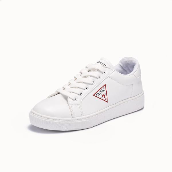 コーディネートのポイントに。GUESSのシンプル可愛いスニーカー