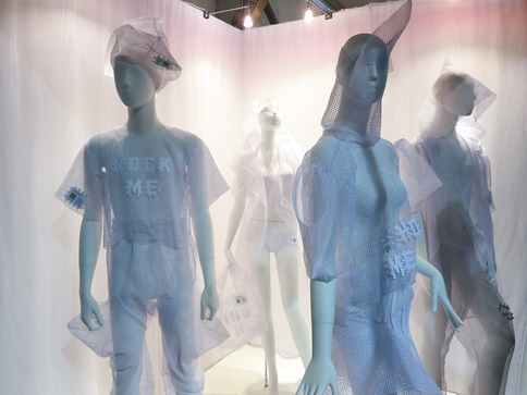 QRコード付き！動画が送れる衣服が登場！