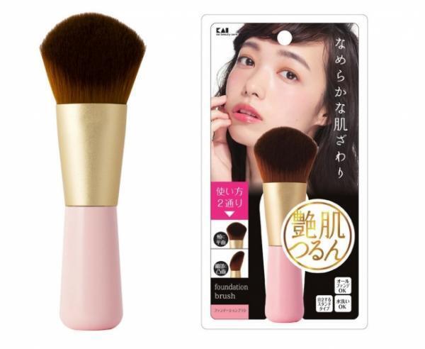 「艶肌ファンデーションブラシ」で、自然なツヤ、素肌っぽいナチュラル肌